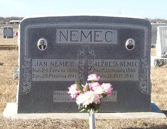 Grave Nemec John and Elisabeth.jpg